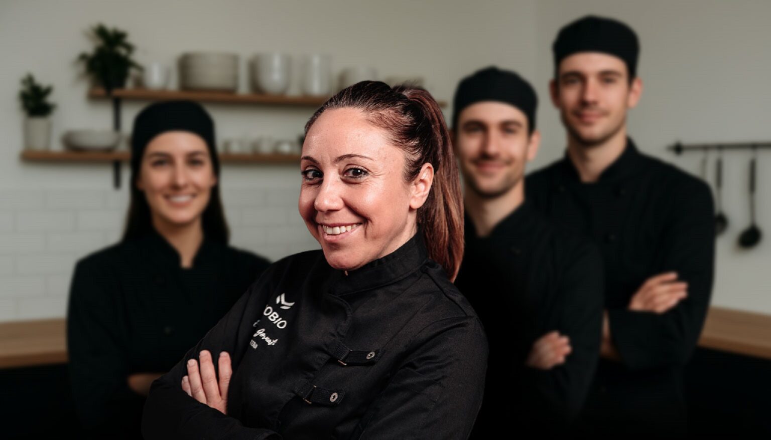 Emanuela Gornati junto al equipo de cocina deportiva de Miobio